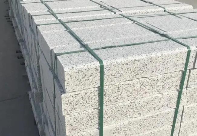 如何区别一块天然花岗岩石材质量的好坏？